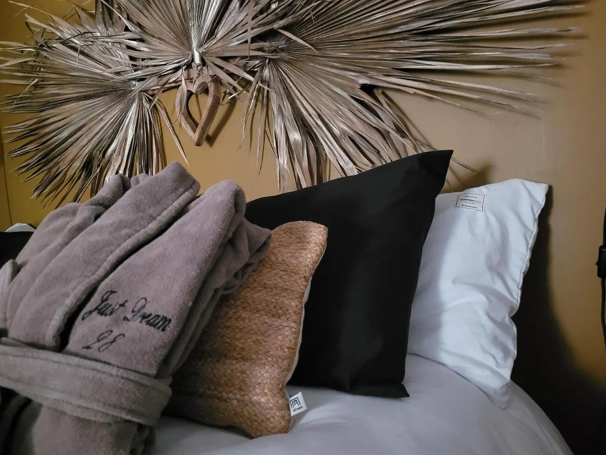 Suite & Spa Just Dream 28 Six-Fours-les-Plages 0*,